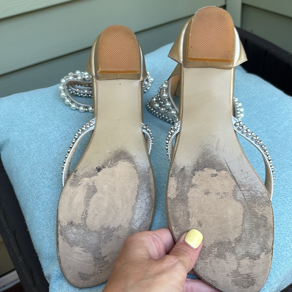 Elegant Silver, Gold, & Pearls Women's Sandals size 10 - Picture 3 of 3